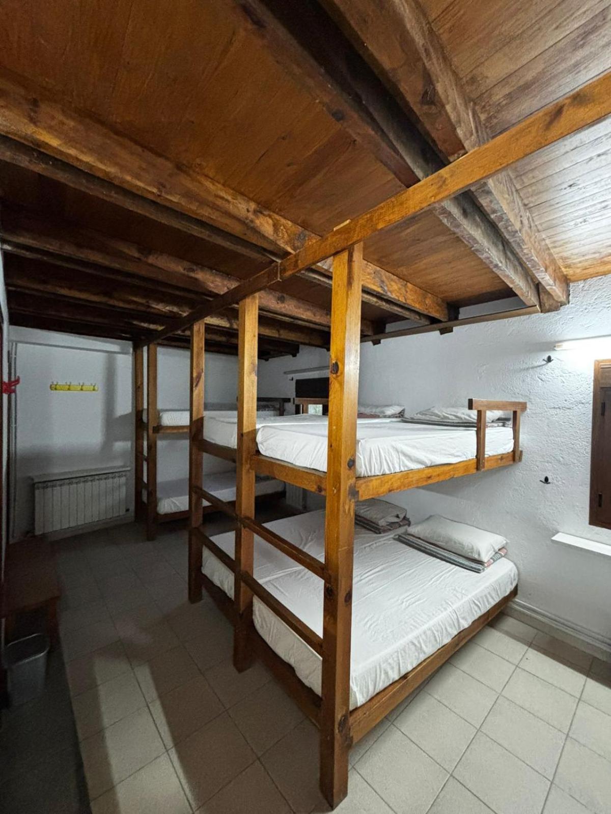 Albergue La Escuela De Lirí Eksteriør billede